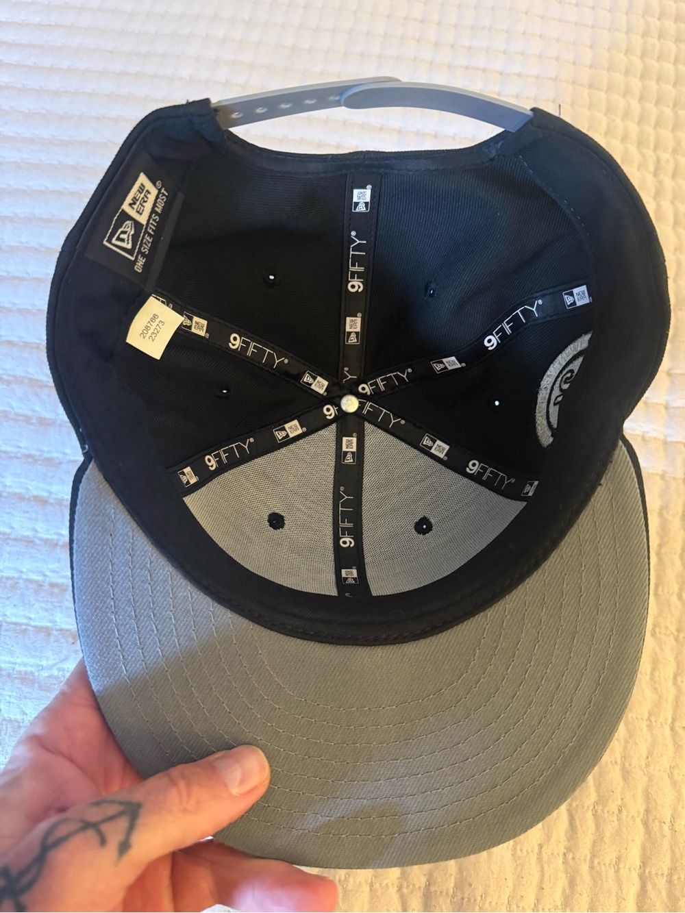 Westside Love New Era Black Snapback Cap with Cartoon Cat Patch - Picture 5 of 6